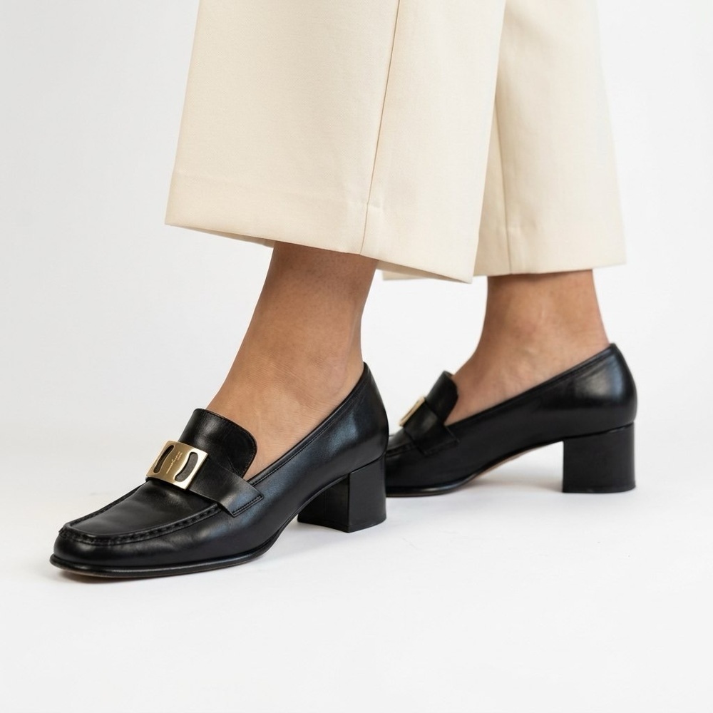 SALVATORE FERRAGAMO BLACK LEATHER HEELS WOMAN 10 B